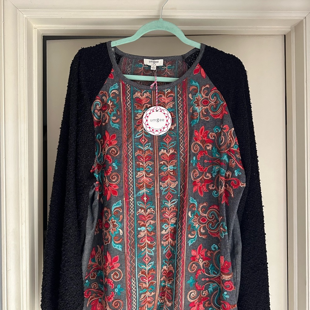 Umgee Black and Multicolor Floral Top with Embroidery stitching L XL